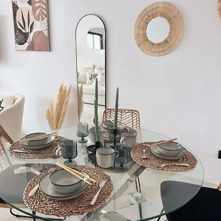 Hills Luxury Εστεπόνα