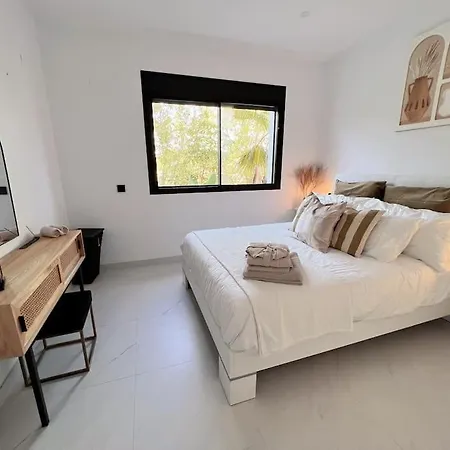 Hills Luxury * Εστεπόνα